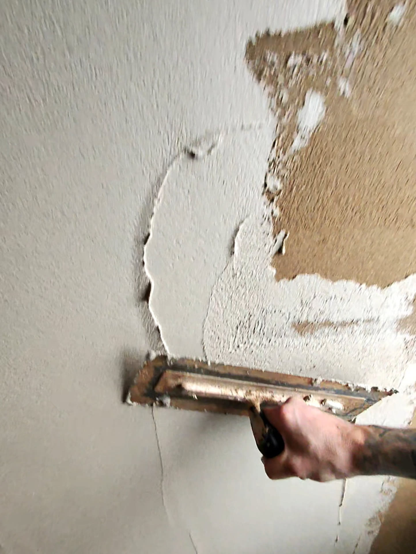 Smooth finish coat worked over the cork insulation layer